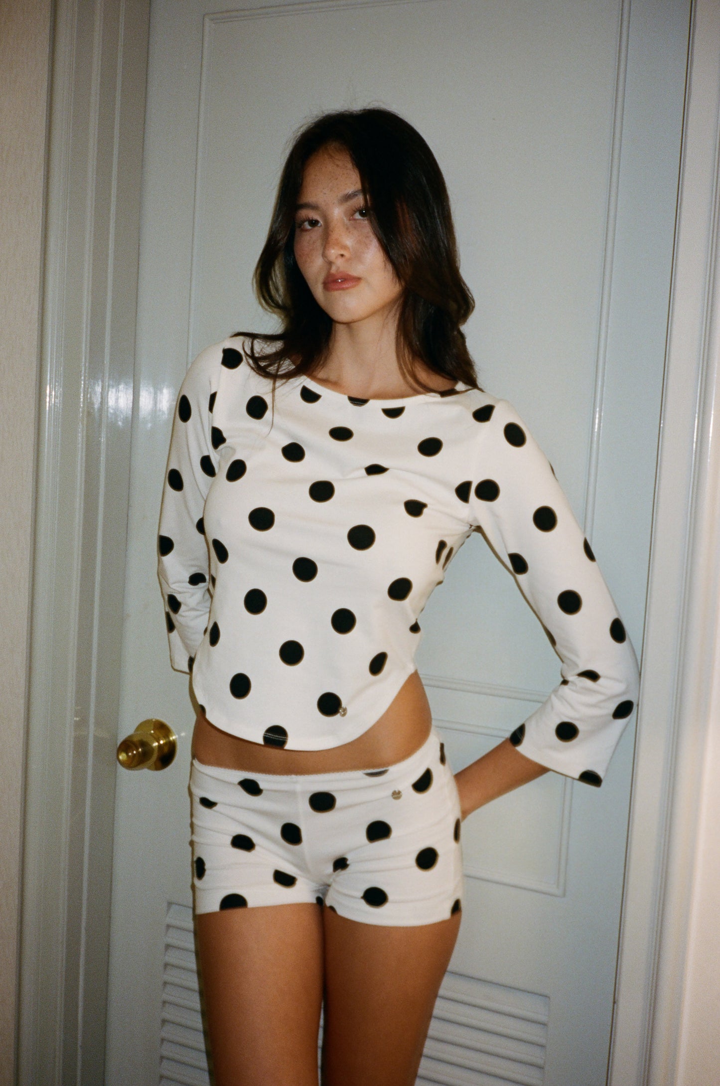 60s LONG SLEEVE TEE in white polka dot