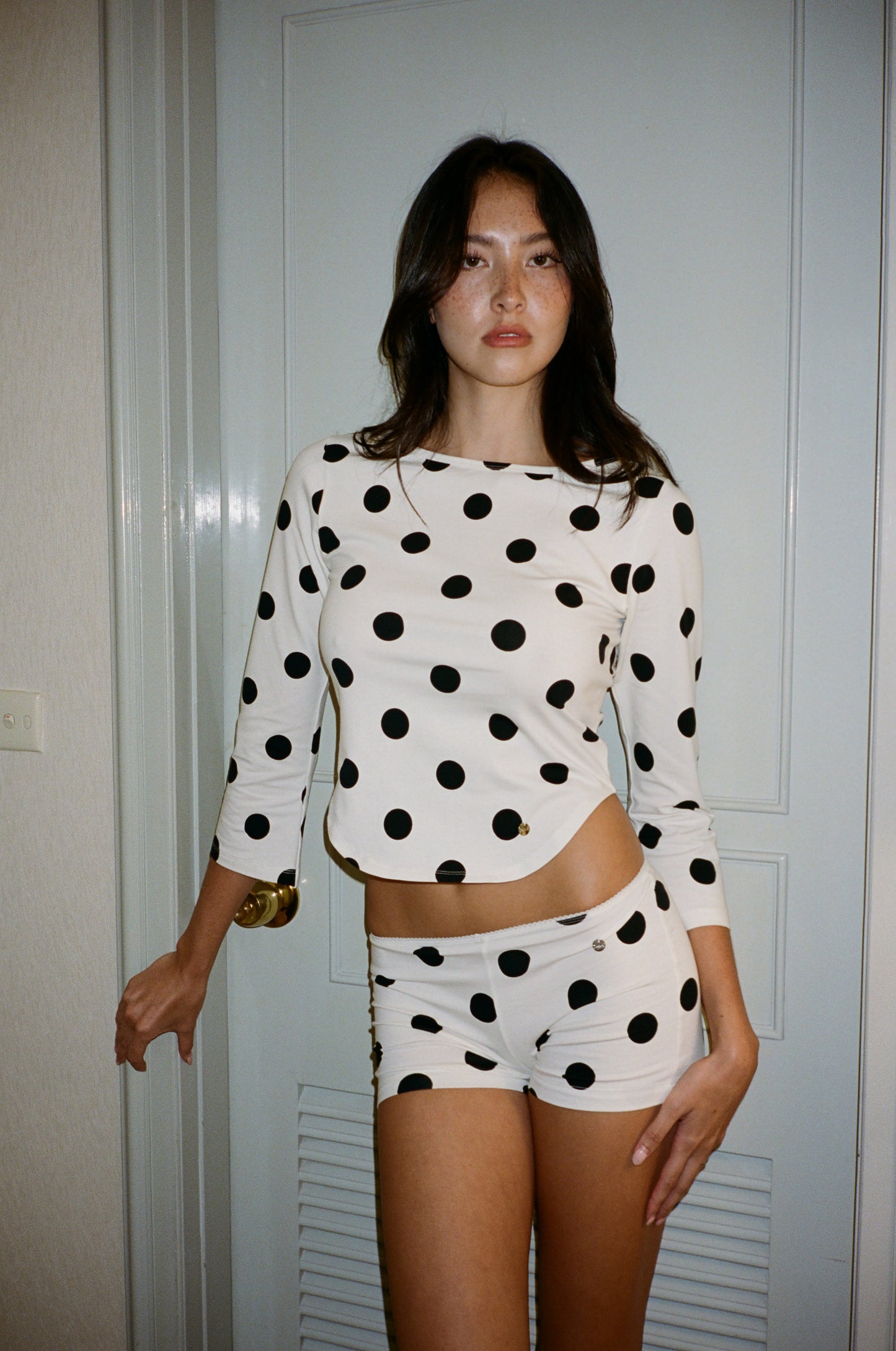 60s LONG SLEEVE TEE in white polka dot