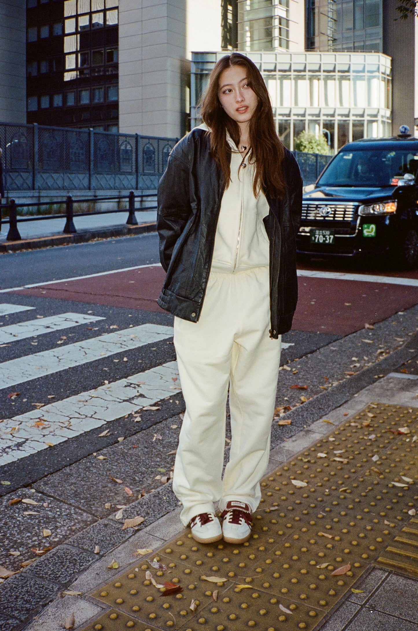 CLASSIC CROPPED FLEECE HOODIE - SOFT CREAM