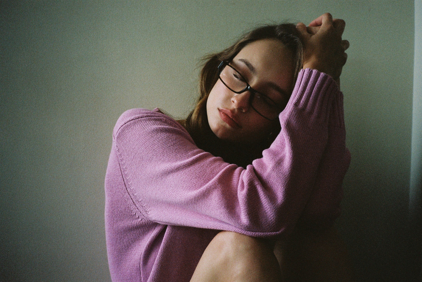 classic v neck knit sweater - brush petal