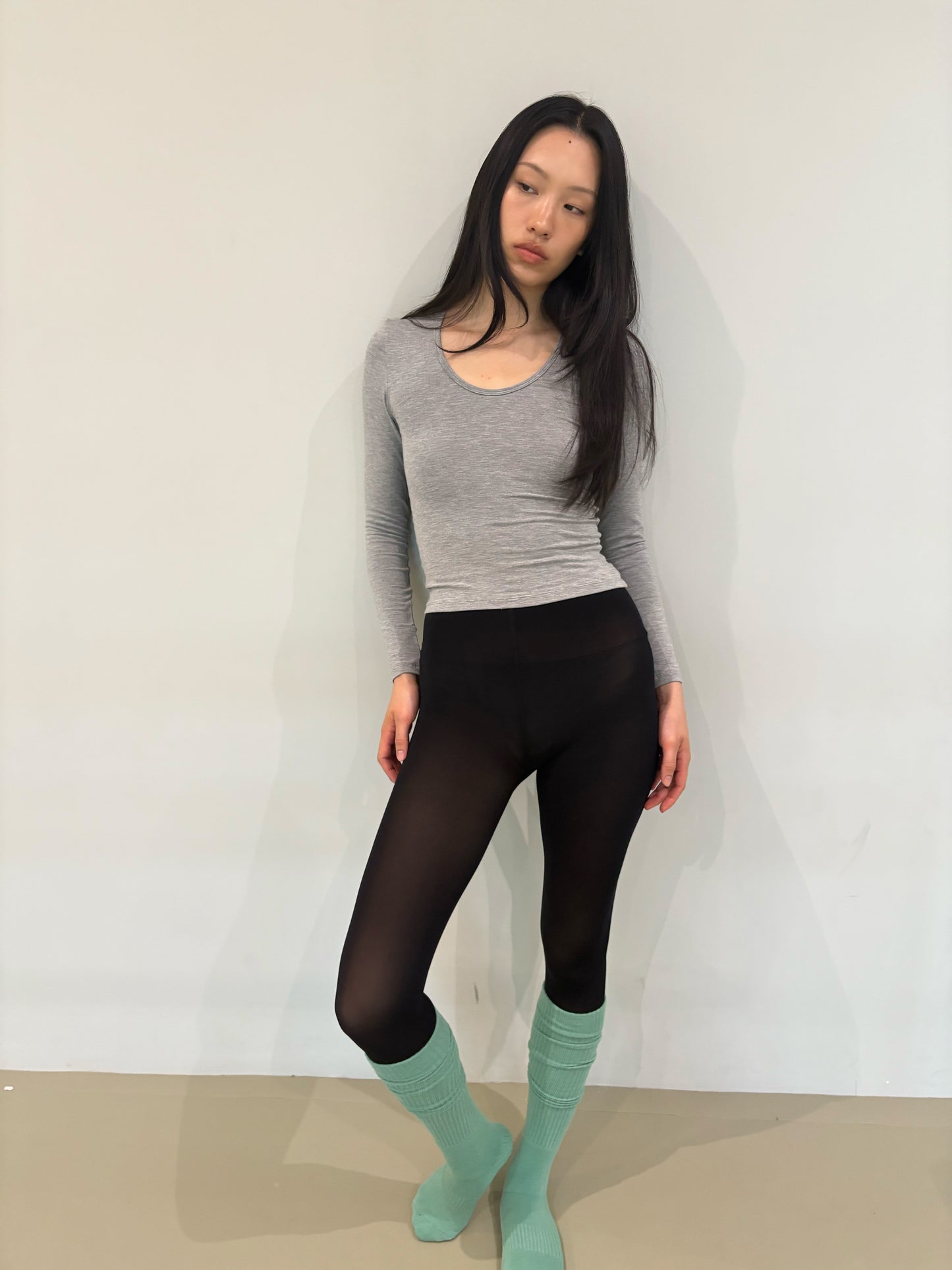 LONG SLEEVE DEEP V NECK TOP - GRAY