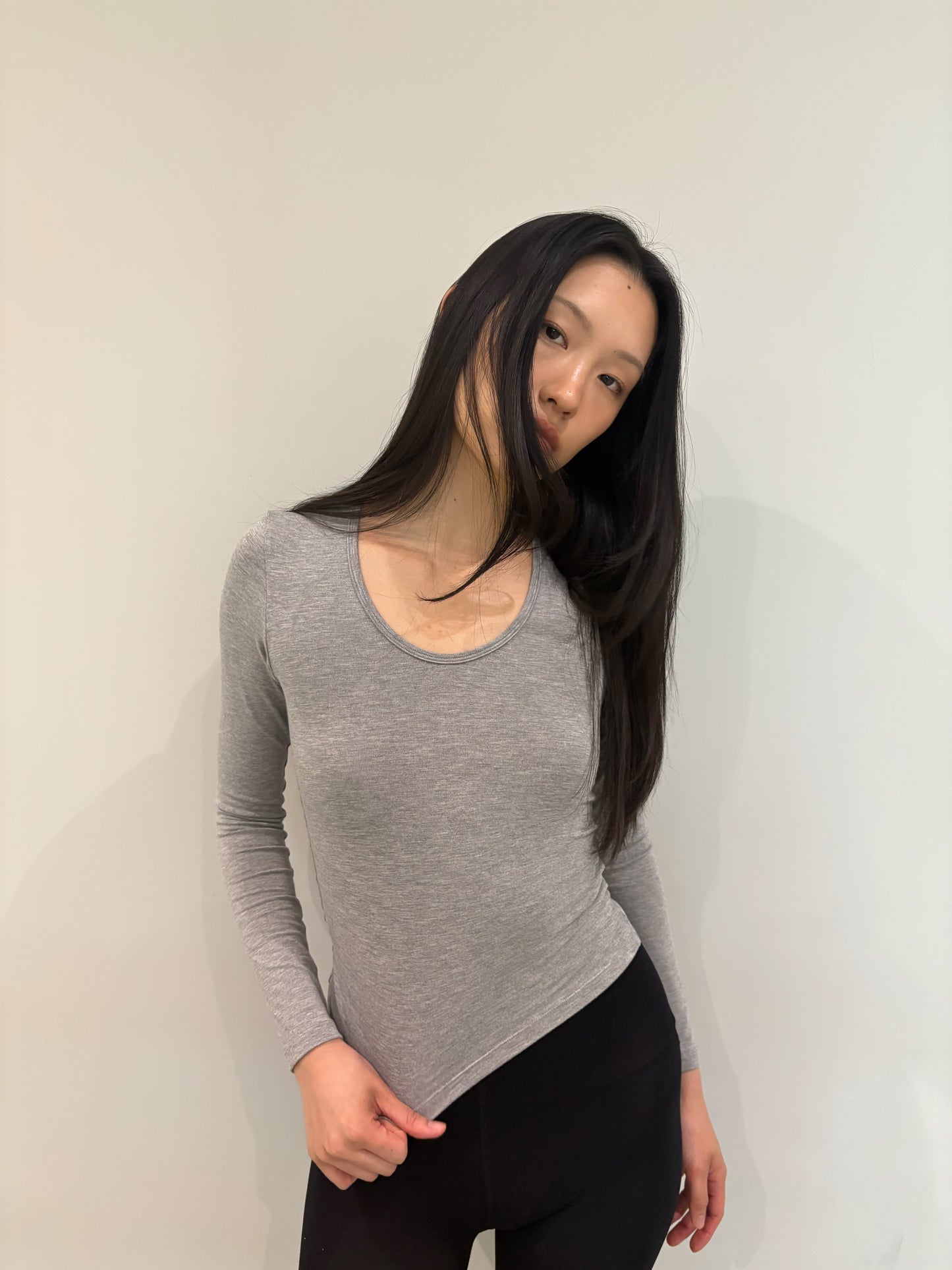 LONG SLEEVE DEEP V NECK TOP - GRAY