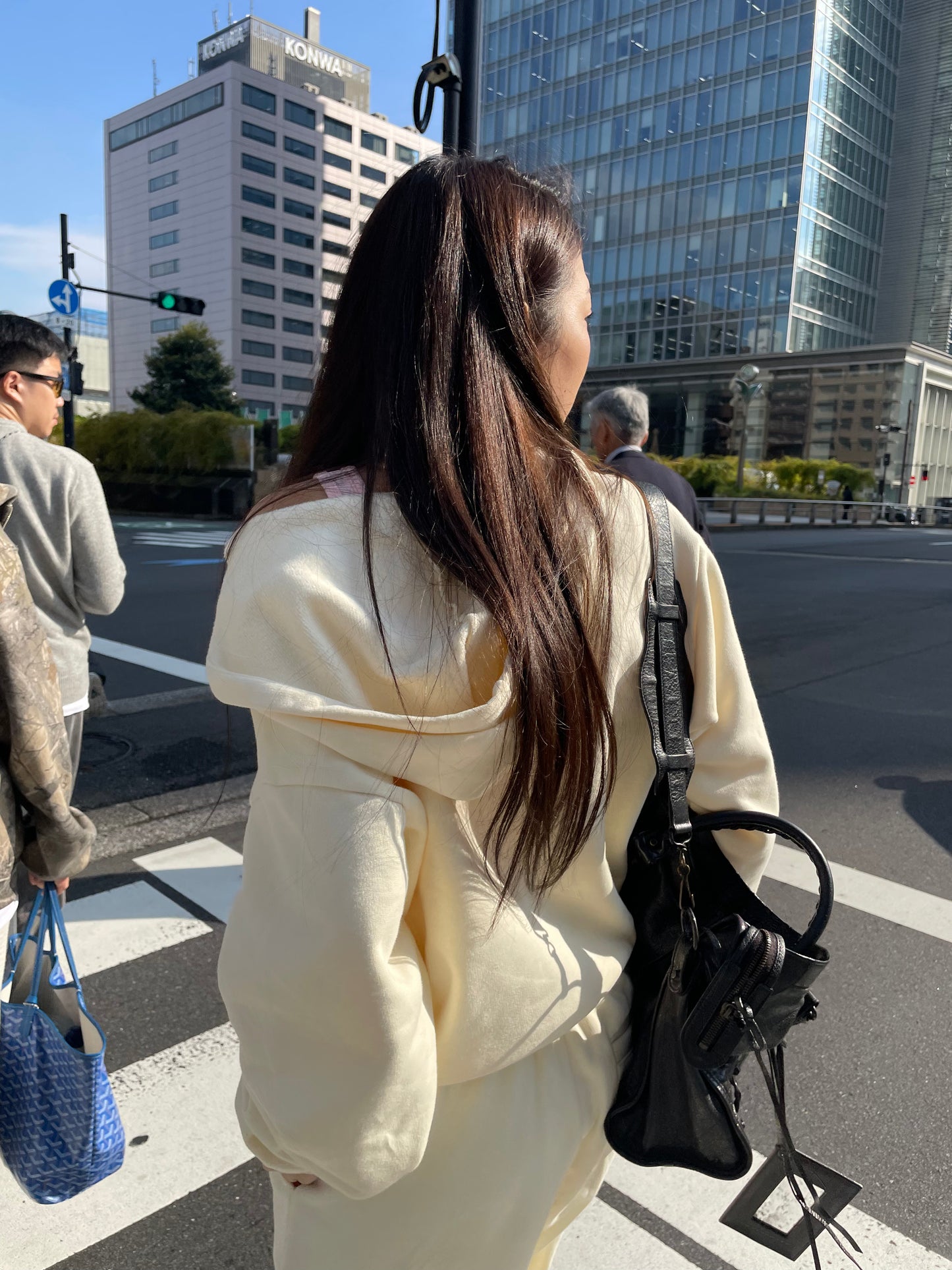 CLASSIC CROPPED FLEECE HOODIE - SOFT CREAM