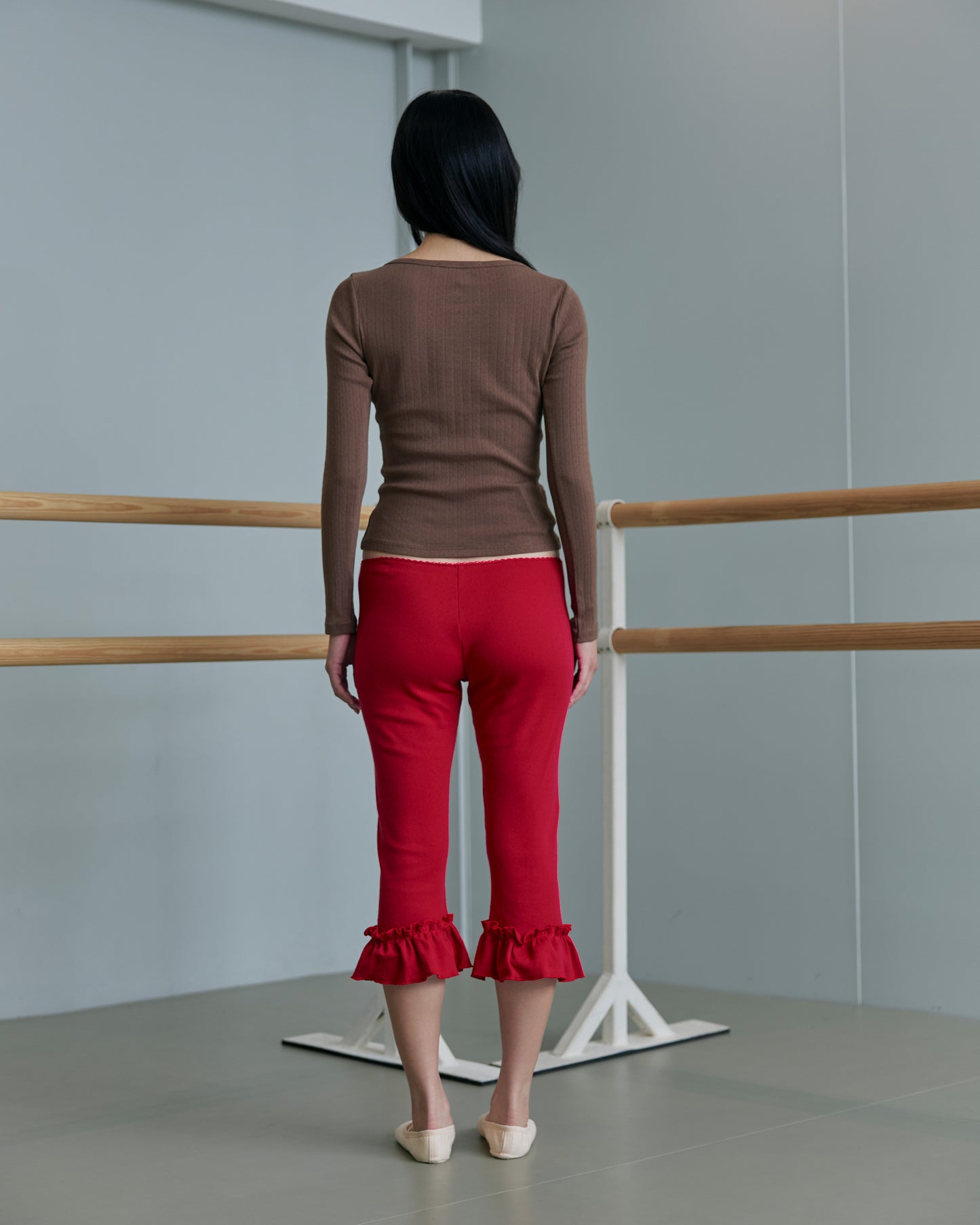 RUFFLE POINTELL CAPRI PANTS - strawberry jam