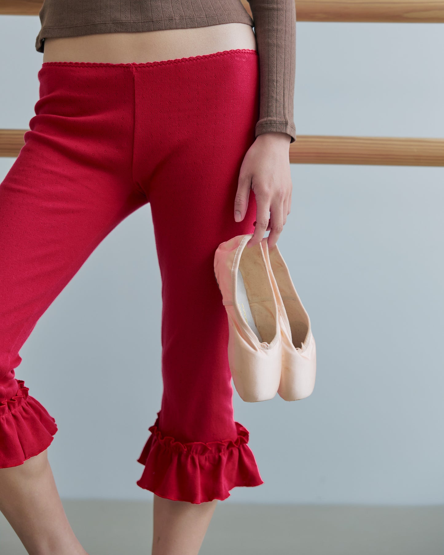 RUFFLE POINTELL CAPRI PANTS - strawberry jam