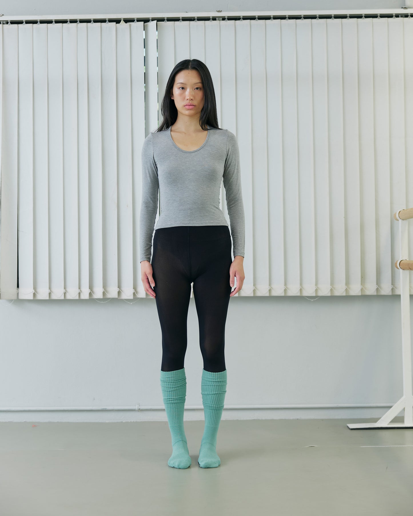 LONG SLEEVE DEEP V NECK TOP - GRAY