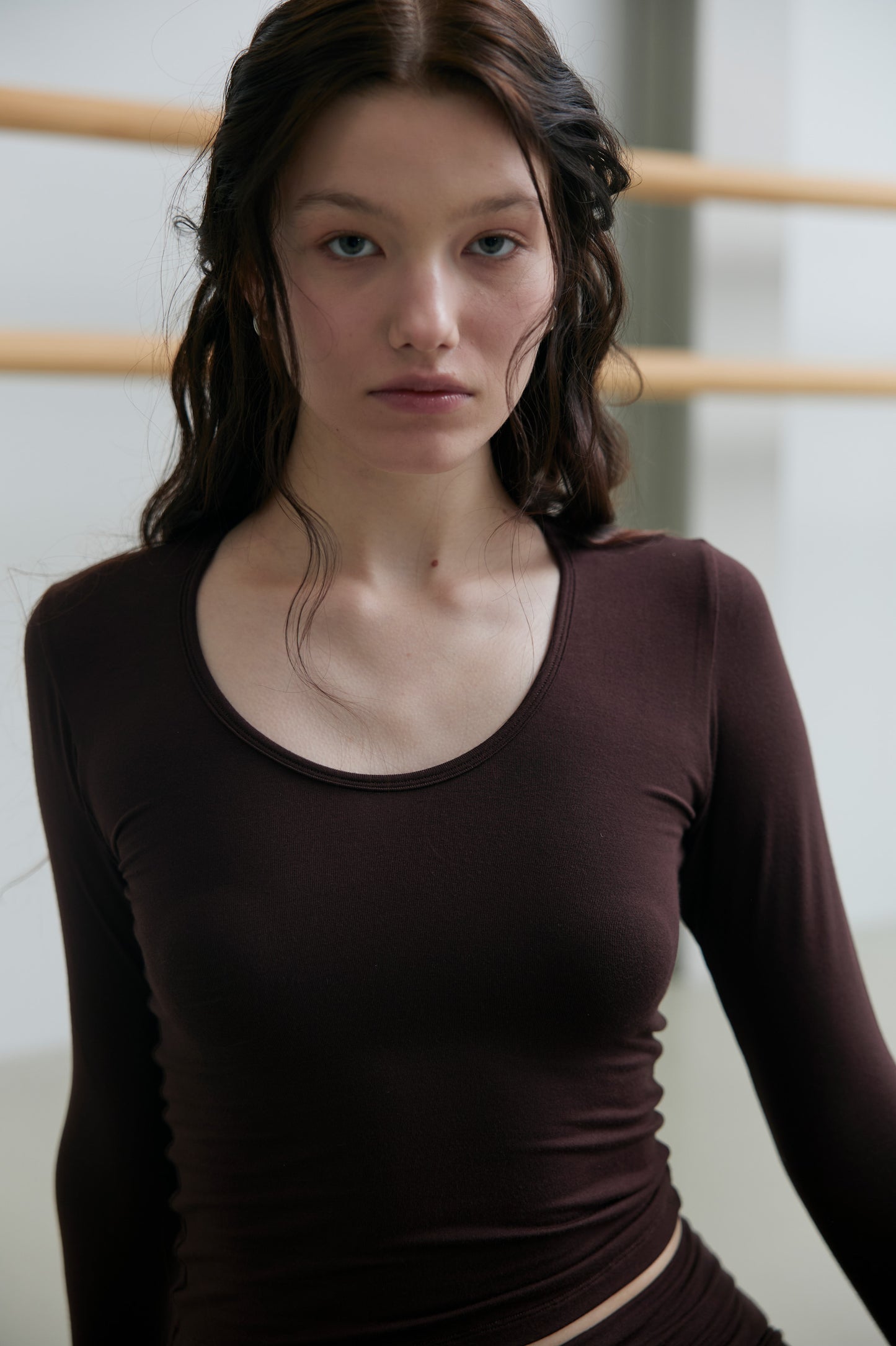 LONG SLEEVE DEEP V NECK TOP - CHOCOLATE BARK