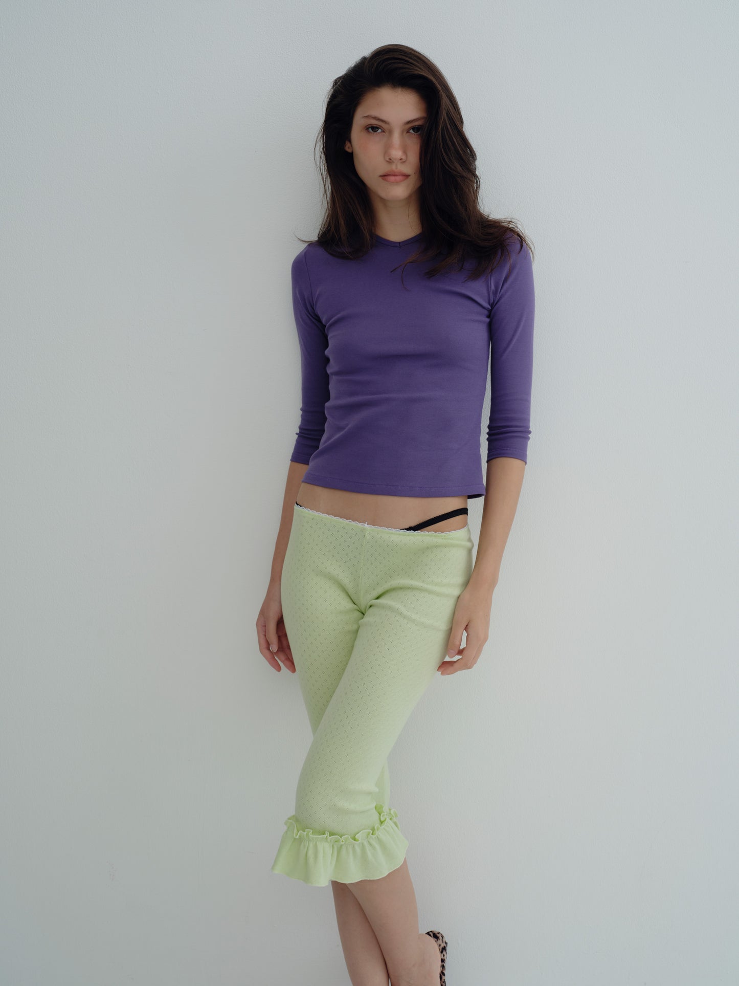 RUFFLE POINTELLE CAPRI PANTS - Avocado cream