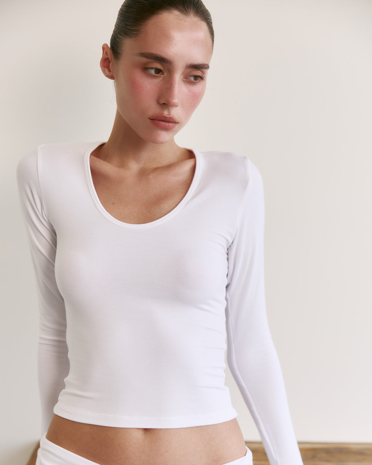 LONG SLEEVE DEEP V NECK TOP - Full White