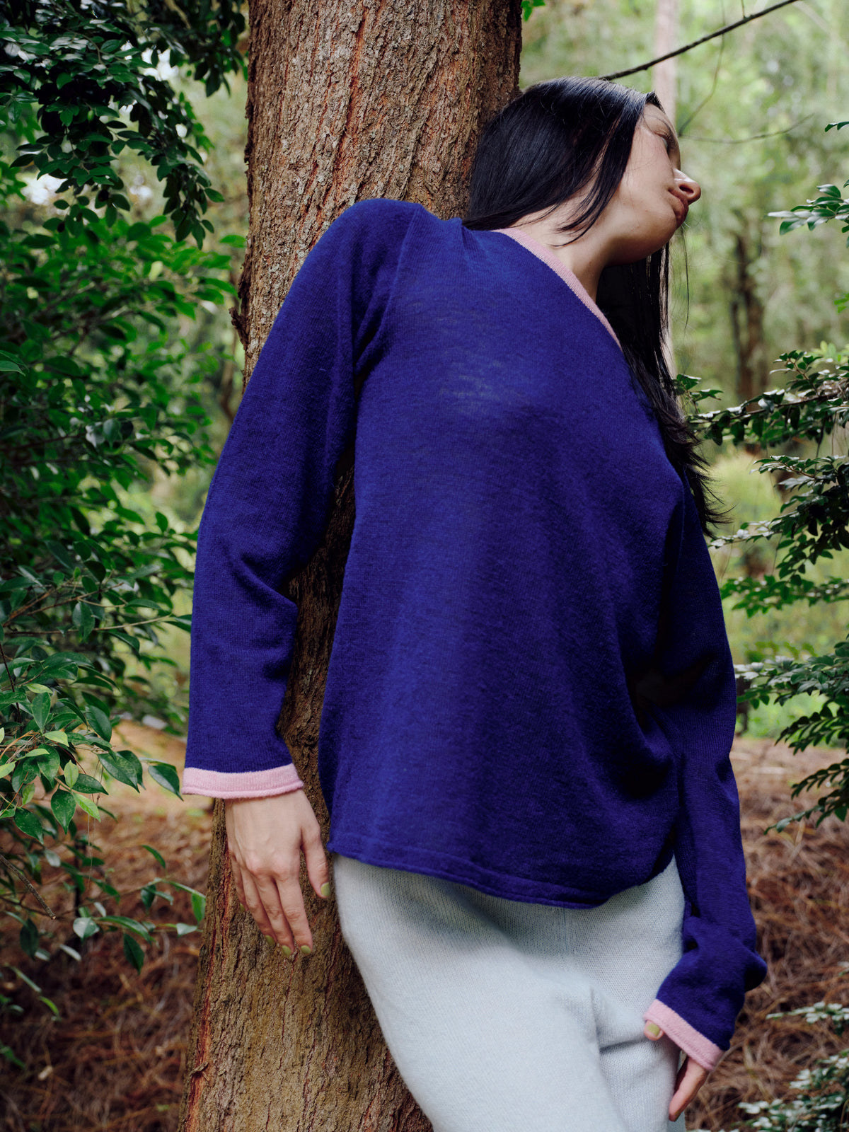 Oversized relaxed sweater with contrast trim - Royal Blue / Pink