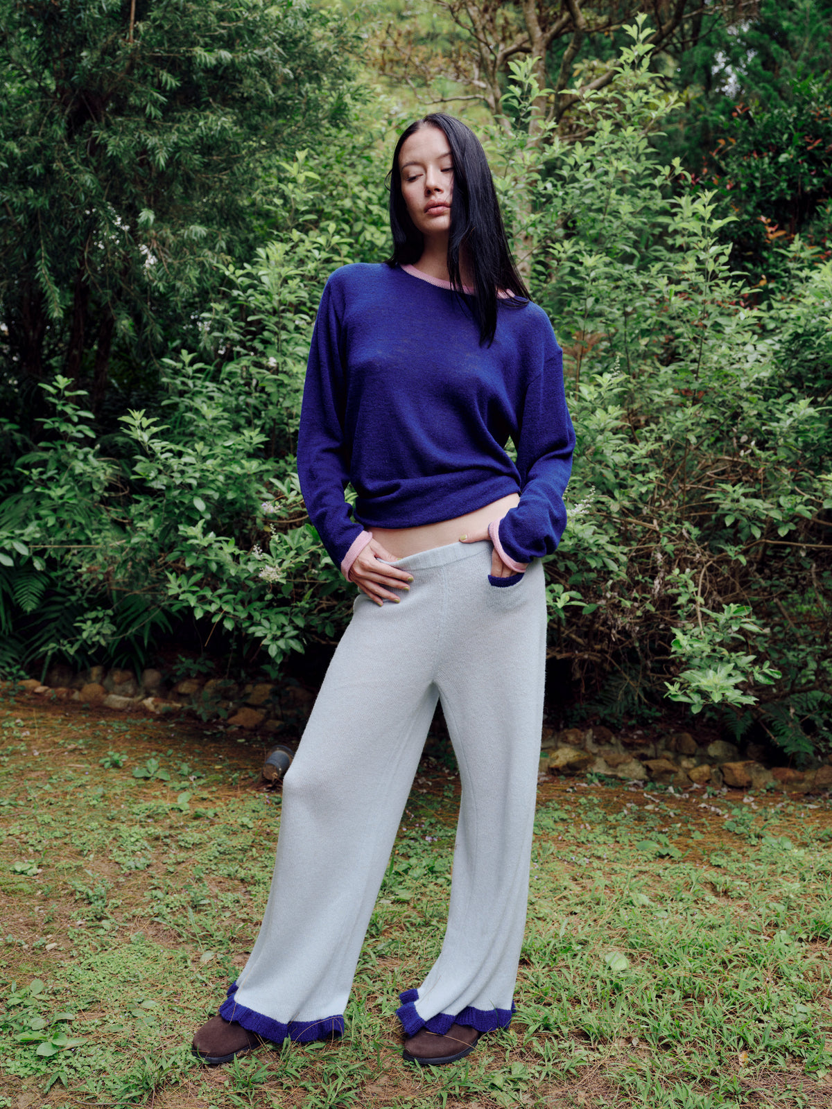 Oversized relaxed sweater with contrast trim - Royal Blue / Pink