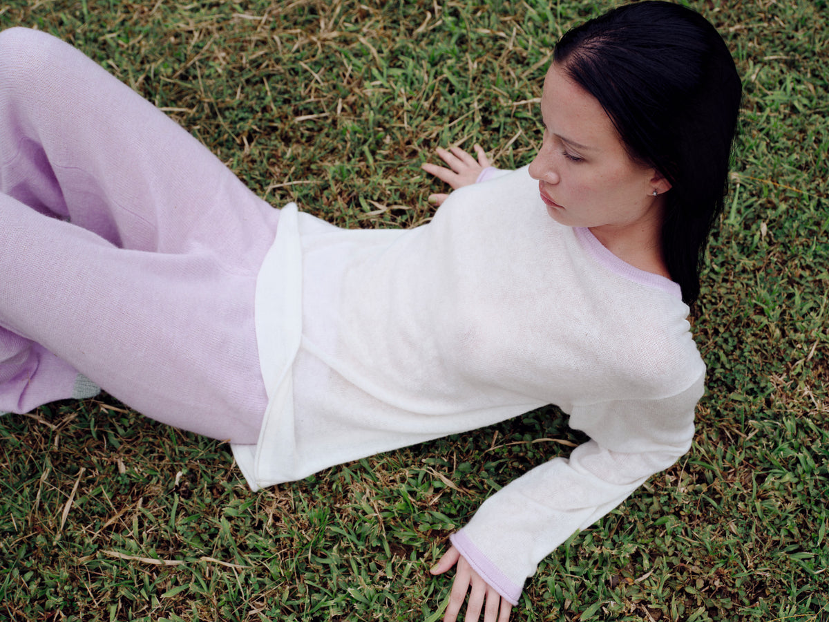 Oversized relaxed sweater with contrast trim - Cream / Lavender