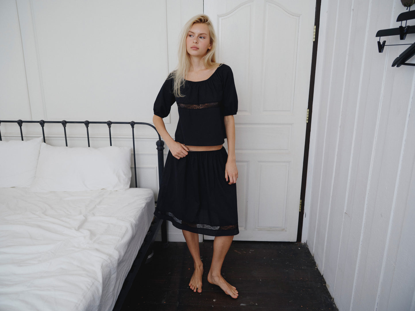 The Blooming Top - Black